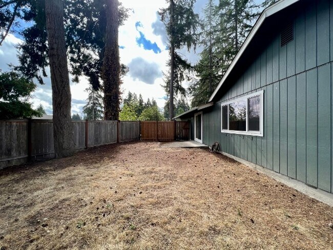 Building Photo - 7120 Sierra Dr SE