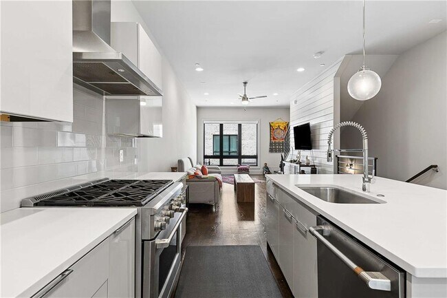 Building Photo - 115 Cityview Ct NE