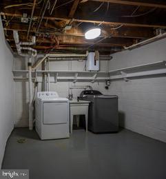 Building Photo - 6007 Bradley Ln