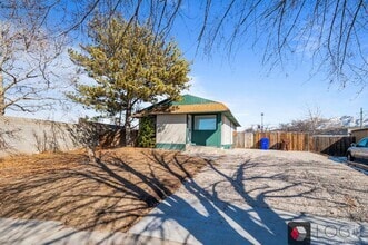 Building Photo - Stunning Single Family Home In Excellent M...