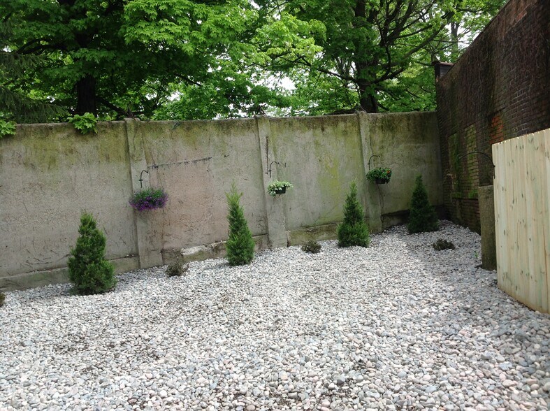 Court yard - 1947 E 124th Pl