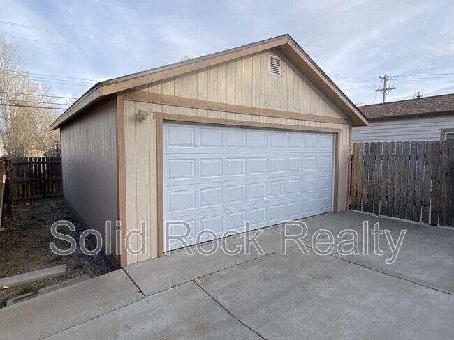 Building Photo - 1917 Ouray Ave