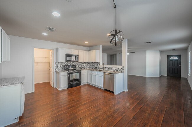 Building Photo - Updated and super clean single story 3 bed...