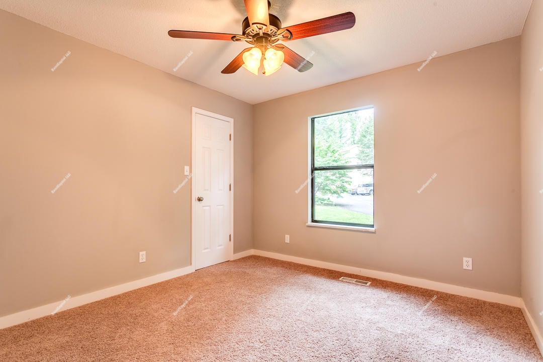 Building Photo - 8500 Olde Colony Trl