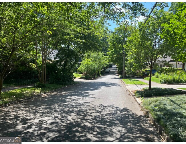 Building Photo - 806 Briarcliff Rd NE