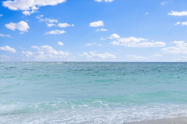 Building Photo - 5621 Gulf of Mexico Dr