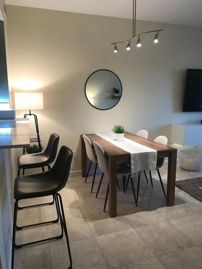 Building Photo - 10 Aragon Ave