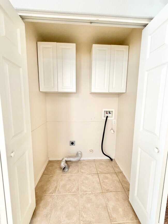 Building Photo - Bright and inviting 3-bedroom, 2-bathroom home!