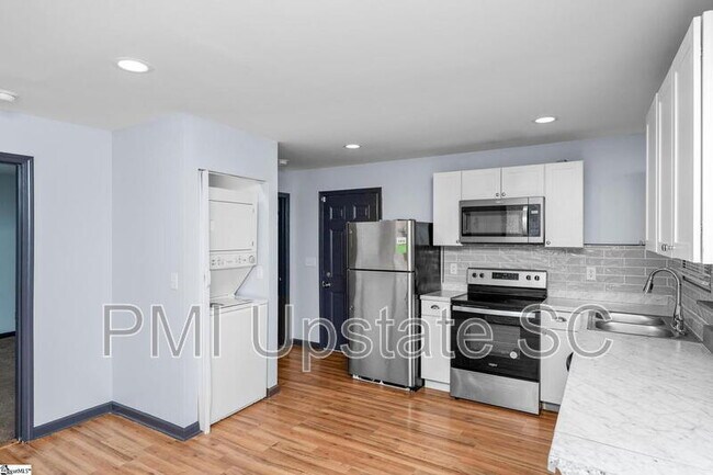 Building Photo - 249 E Hampton Ave