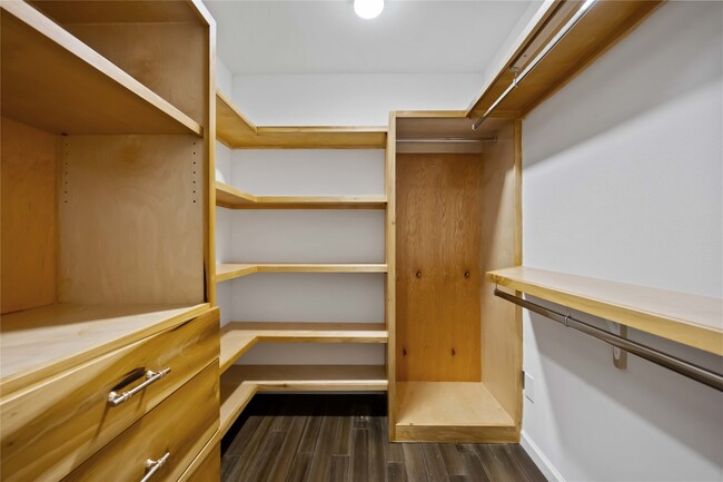 Building Photo - 6210 Gladewell Dr