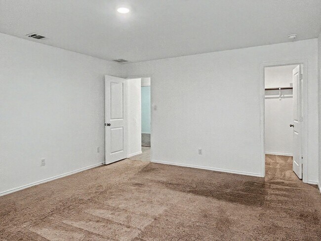 Building Photo - Comfortable 3-Bedroom/2-Bath in Growing Far Northwest