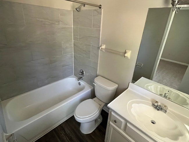 Building Photo - Charming 3BR/2BA Memphis Home | Hardwood Floors, 1-Car Garage & Fenced Yard