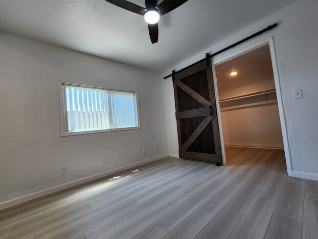 Building Photo - 527 Huff St
