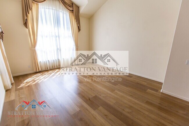 Building Photo - 960 E Constitution Dr