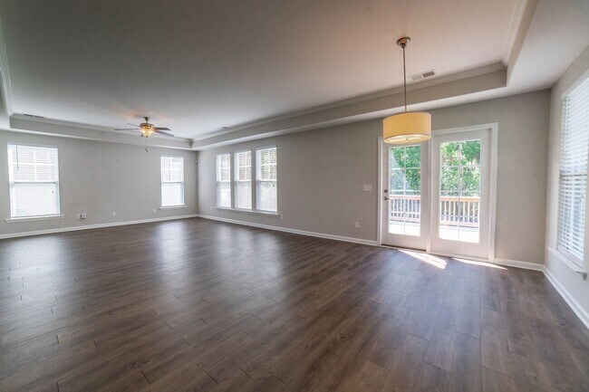 Building Photo - Available Now! ?? ?? ??!