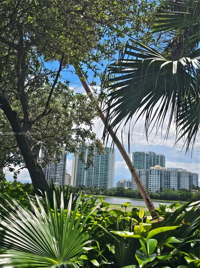 Building Photo - 20400 W Country Club Dr