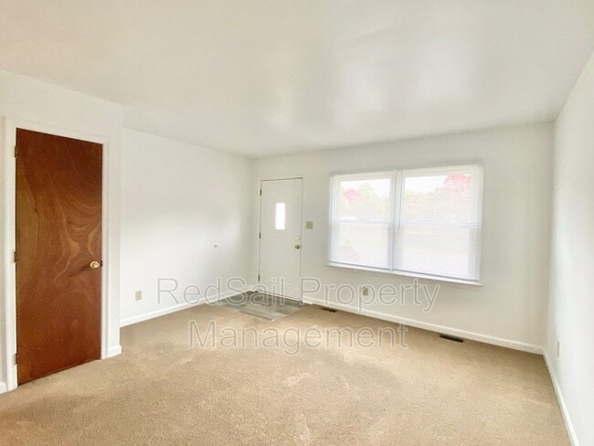 Building Photo - 180 Lori Cir