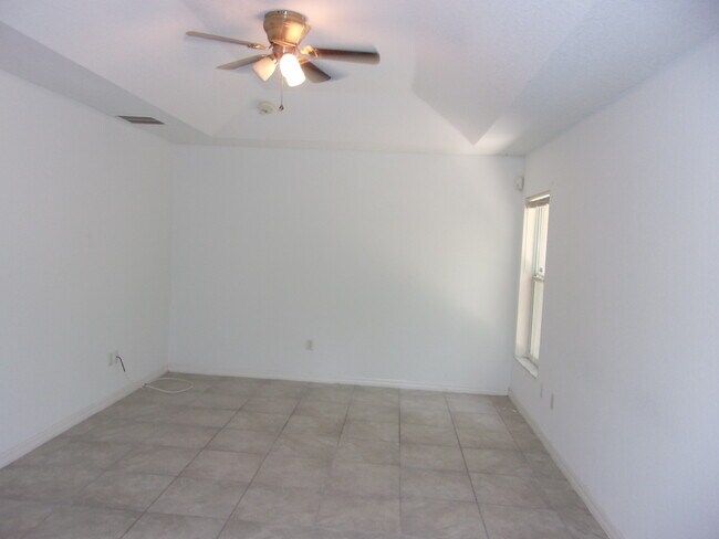 master bedroom - 5 Pecan Pass Radl