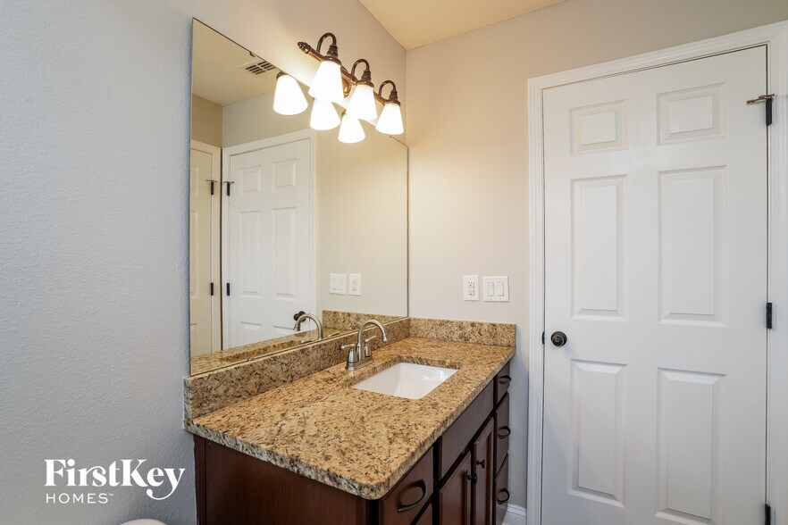 Building Photo - 423 Mahoney Lp