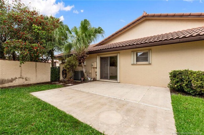 Building Photo - 3281 SW Bobalink Way