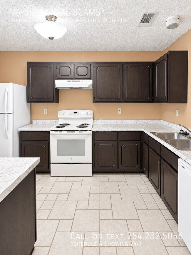 Building Photo - 2210 Cimmaron Dr