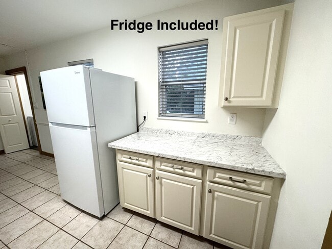 Building Photo - 202-1