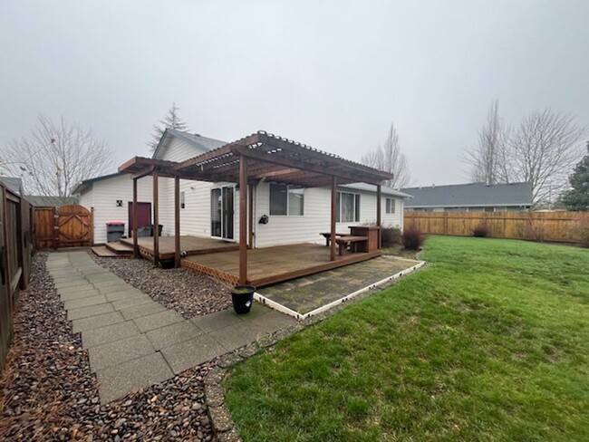 Building Photo - 3 Bedroom 2 Bath McMinnville OR