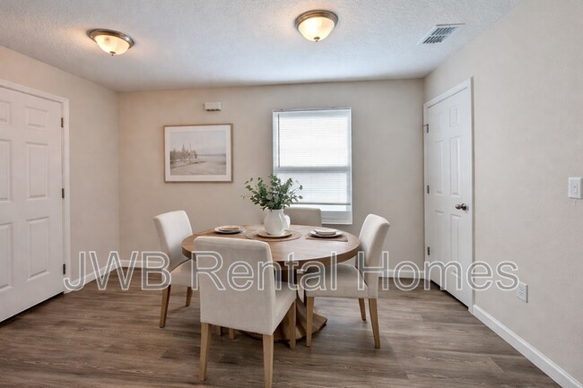 Building Photo - 1454 Francis St