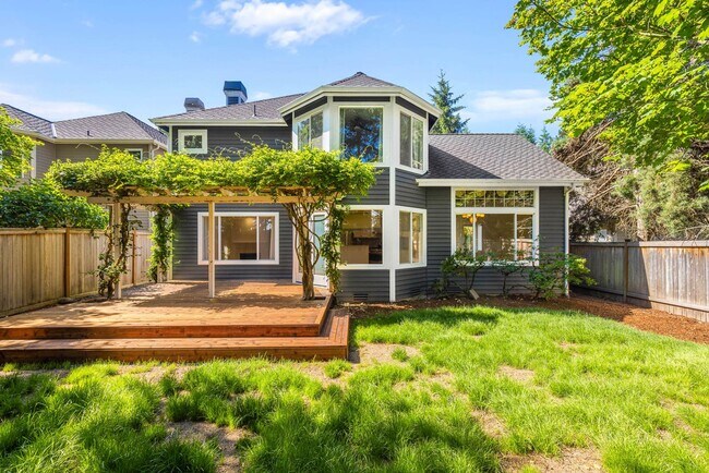 Building Photo - Updated Issaquah Home in Klahanie Neighborhood