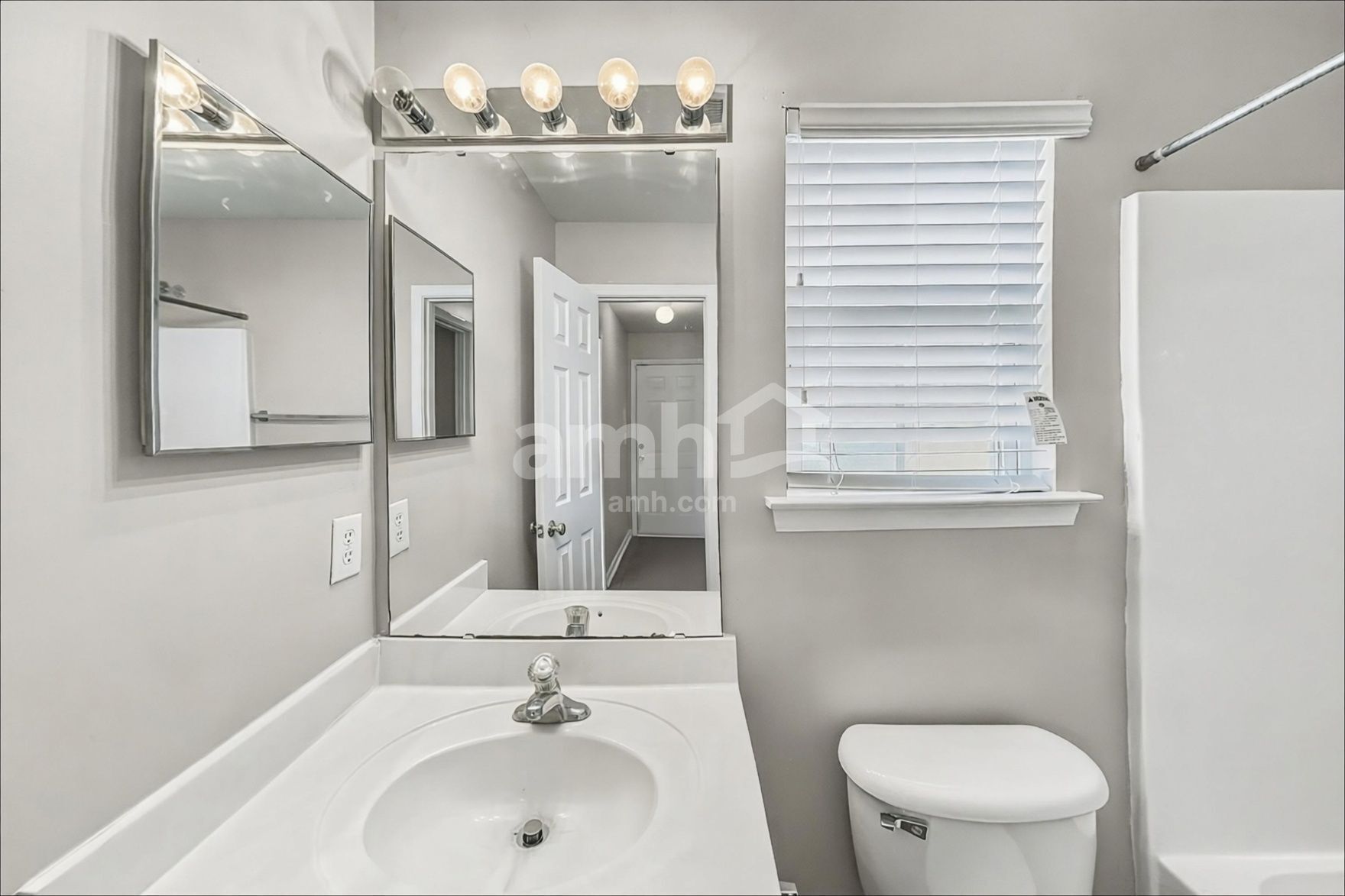 Building Photo - 10116 Hawkeye Dr