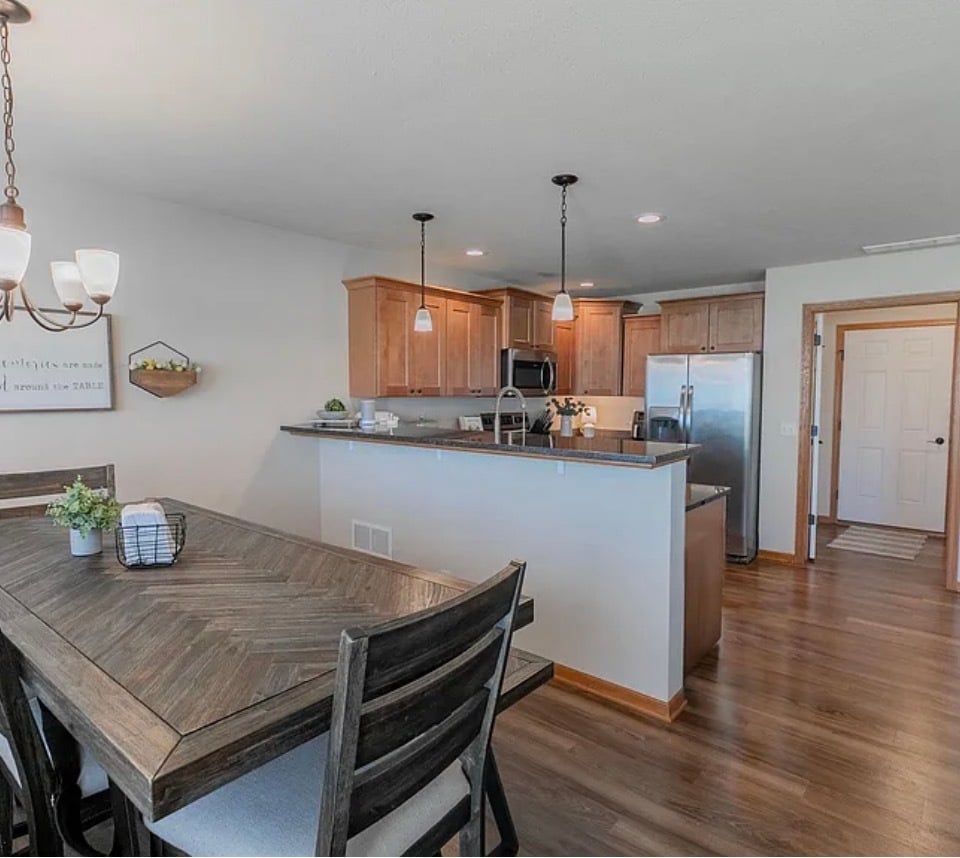 Building Photo - 8767 Ridge Hollow Dr