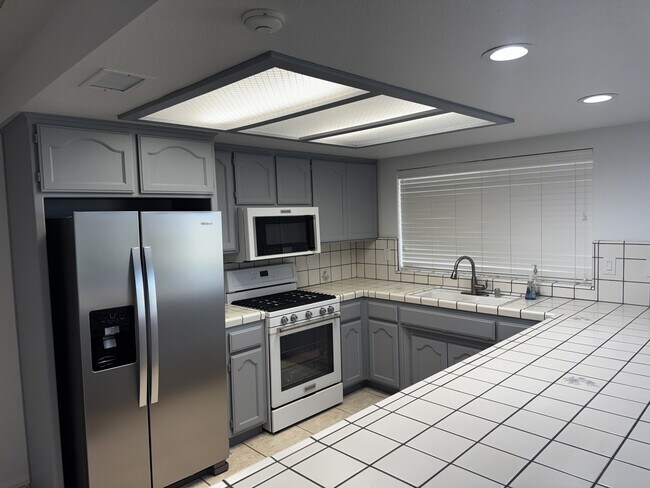 Building Photo - 9191 White Rd