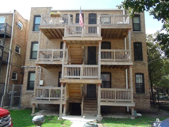 Building Photo - 4633 N Kenmore Ave