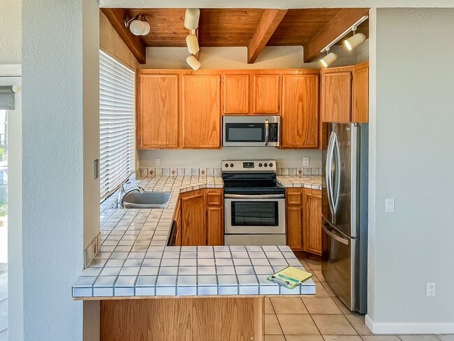 Building Photo - 913 Cycad Dr