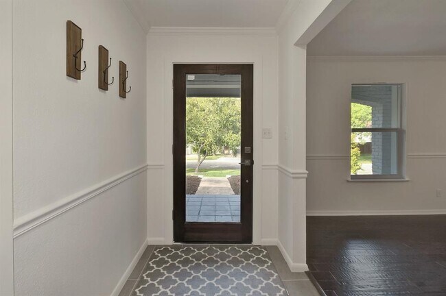 Building Photo - 7204 Hartnell Dr