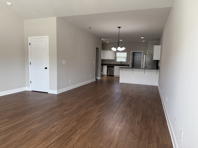 Building Photo - 600 Trellis Square