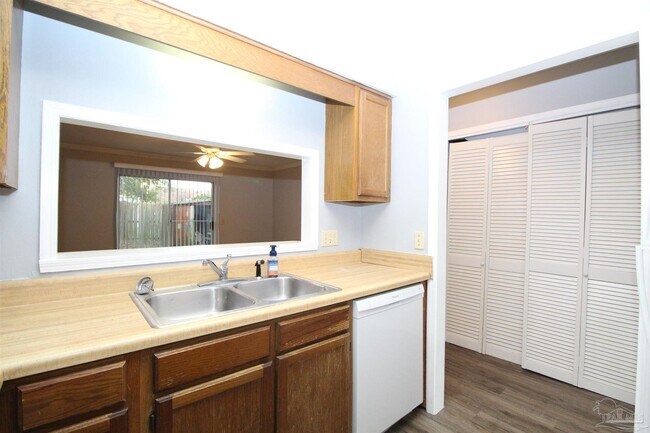 Building Photo - 3839 Spanish Trail