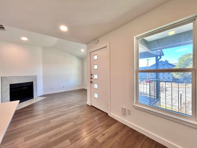 Building Photo - Updated North Austin Condo w/ Modern Finishes & Amenities 2BR/2BA