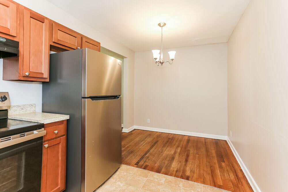 Building Photo - 7244 Rhode Island Dr E