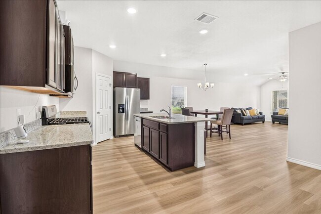 Building Photo - 1638 Comfy Wy