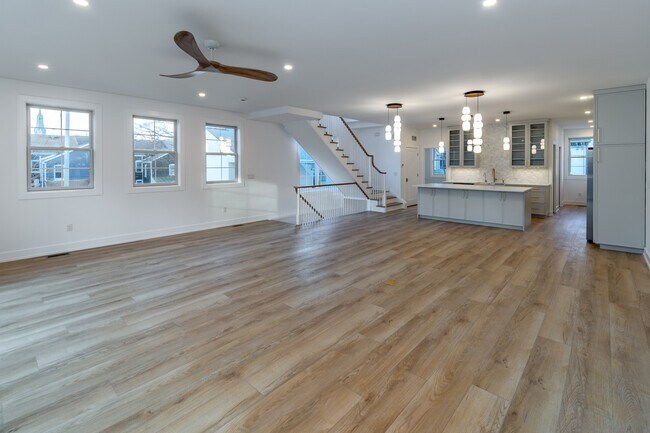 Building Photo - 17 Wilson St