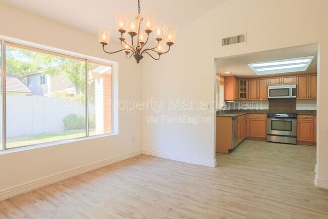 Building Photo - 951 E Leeward Ln