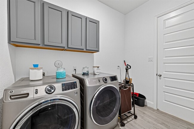 Building Photo - 6506 Tiburon Lakes Dr