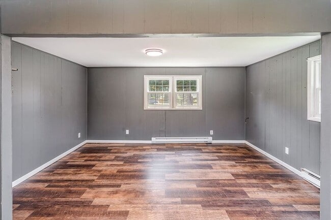Building Photo - 411 Deerwood Dr