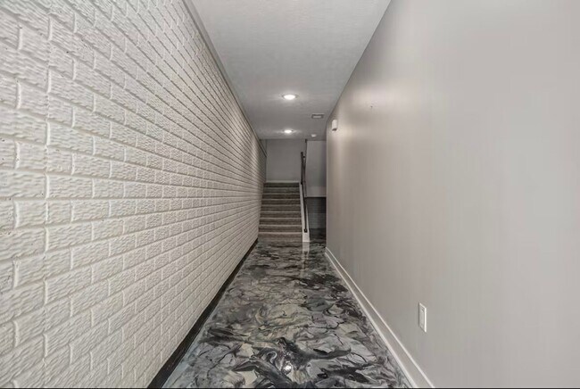 Building Photo - Fully Furnished 2 Master Suites | Luxe Tow...