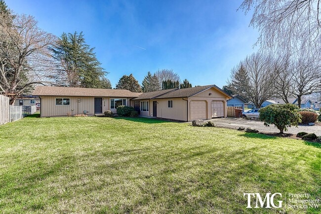 Building Photo - Classically Cute 2 Bed 1 Bath Duplex in Washougal