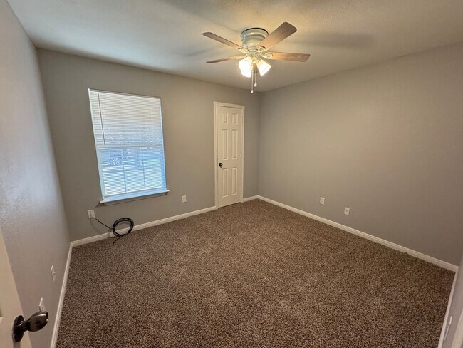 Building Photo - 10237 Hyacinth Ln
