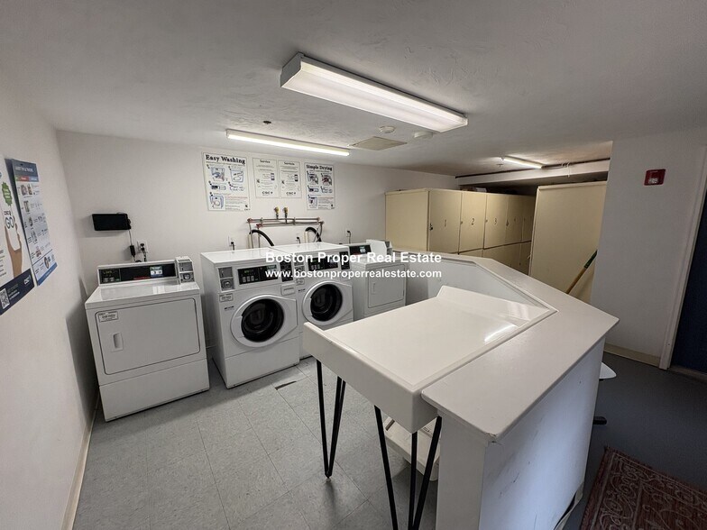 Building Photo - 60 Queensberry St