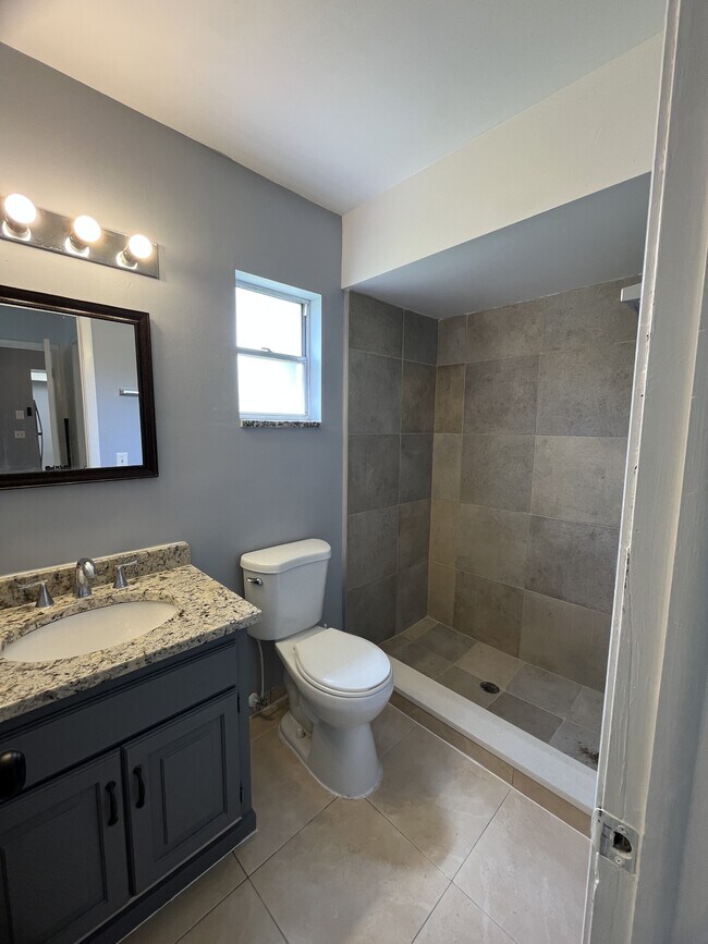 Building Photo - 7628 Rio Pinar Lakes Blvd