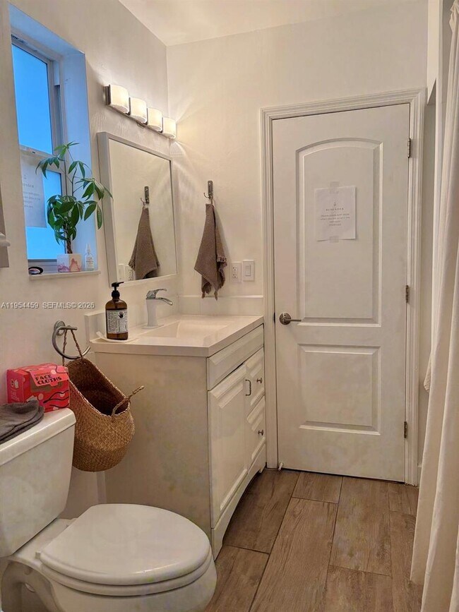 Building Photo - 555 NE 70th St